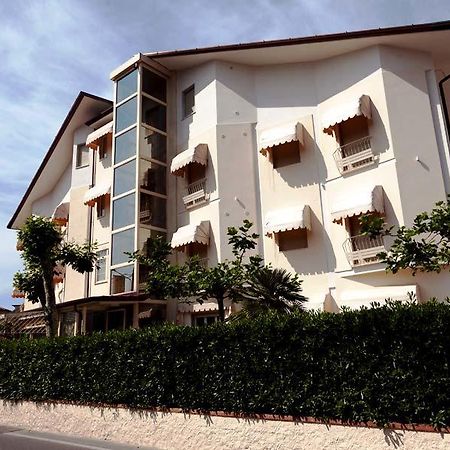 Hotel Peselli Marina di Massa Ngoại thất bức ảnh