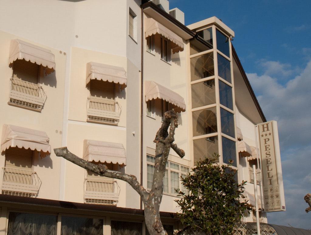 Hotel Peselli Marina di Massa Ngoại thất bức ảnh